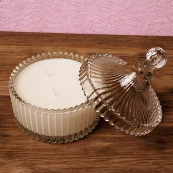 Аромасвеча в стеклянном рифленом стакане-шкатулке с крышкой AuraGlow 250 мл. / Ассортимент ароматов